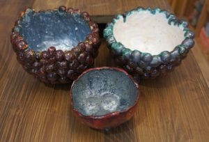 Keramikschalen in Traubenformat mit kleinem Schüssel