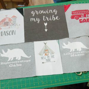 T-Shirts von Mutter und Kinder im Quilt